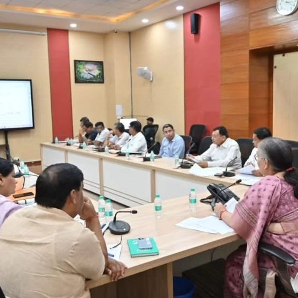 लखनऊ में ₹400 करोड़ से होंगे विकास कार्य:सड़क, नाली, फुटपाथ और पेयजल की सुधरेगी व्यवस्था; दीपावली तक गड्ढामुक्त होंगी सड़कें