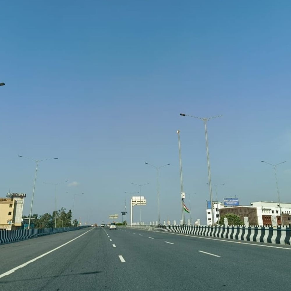 गाजियाबाद में सुबह से धूप खिली, आज मौसम साफ:रात का तापमान सामान्य होने के चलते सर्द होने लगा मौसम