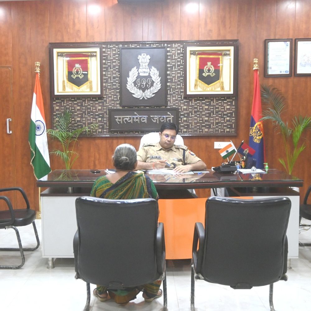 अयोध्या में फरार आरोपी की तलाश तेज:पुलिस ने घोषित किया 1000 रुपए का इनाम, जनता से मांगी मदद