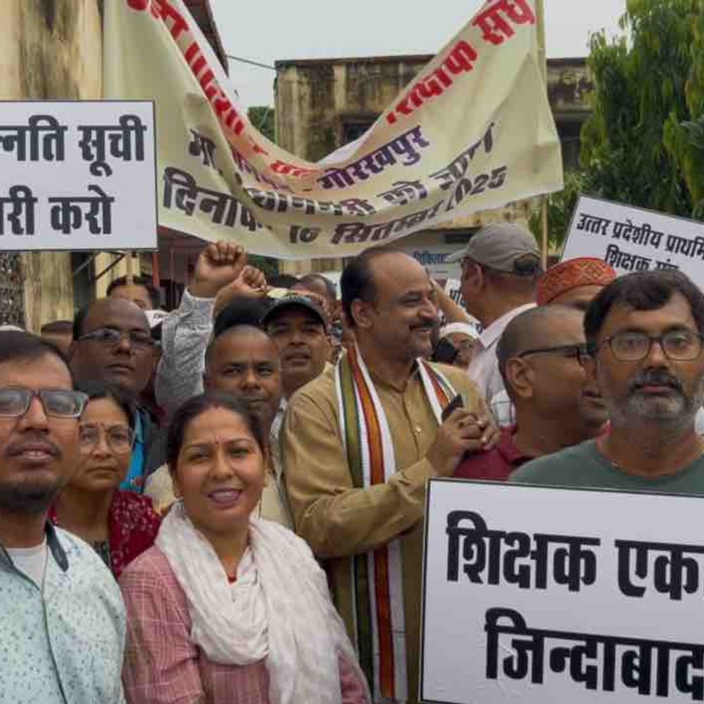 गोरखपुर में शिक्षकों ने पीएम को भेजा ज्ञापन:TET की अनिवार्यता को लागू न करने की मांग की