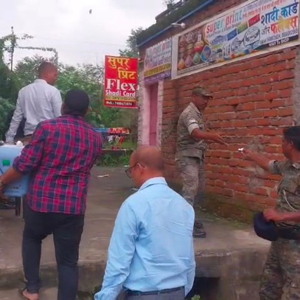 धनबाद में NIA-ATS की बड़ी कार्रवाई:  वासेपुर में शाहबाज अंसारी के घर छापेमारी, कैश मशीन मंगवाई गई – Dhanbad News