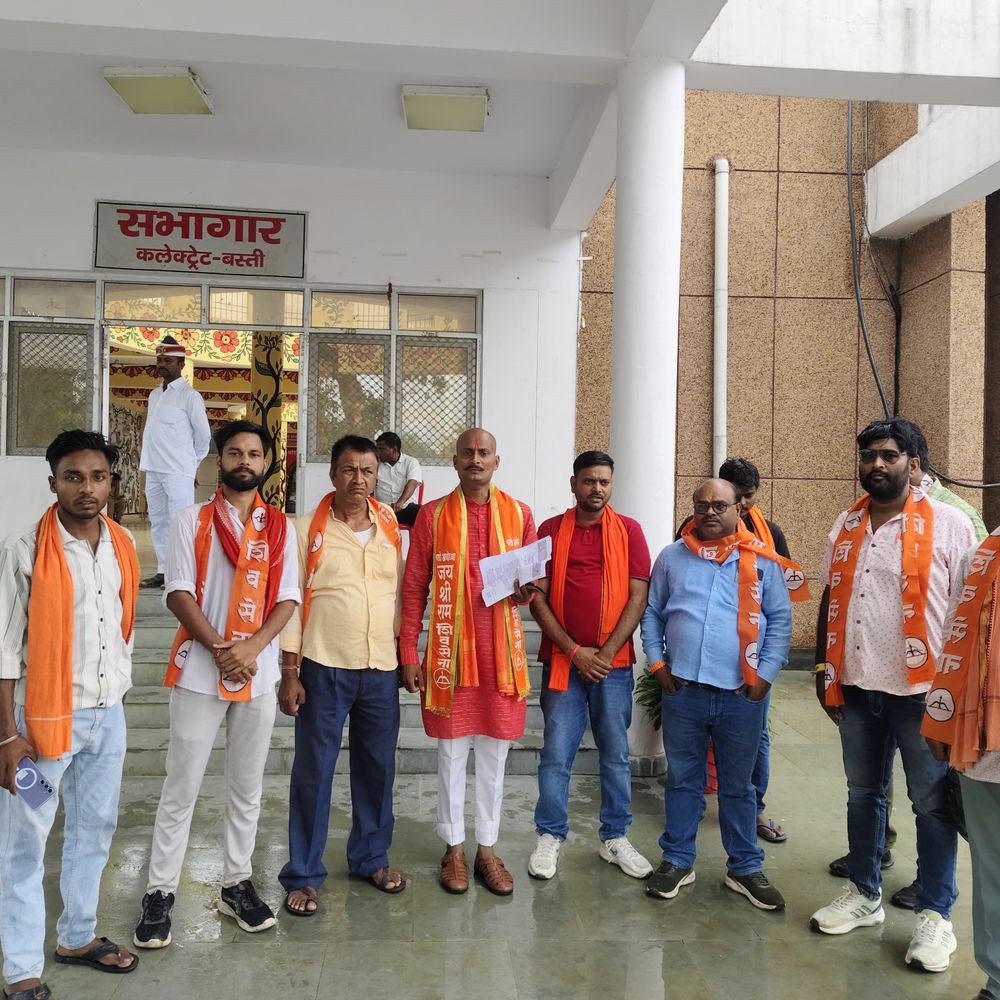 गोरखपुर में शिवसेना प्रदेश महासचिव पर हमला:बस्ती में DM को ज्ञापन दिया, सुरक्षा देने और निष्पक्ष जांच की मांग