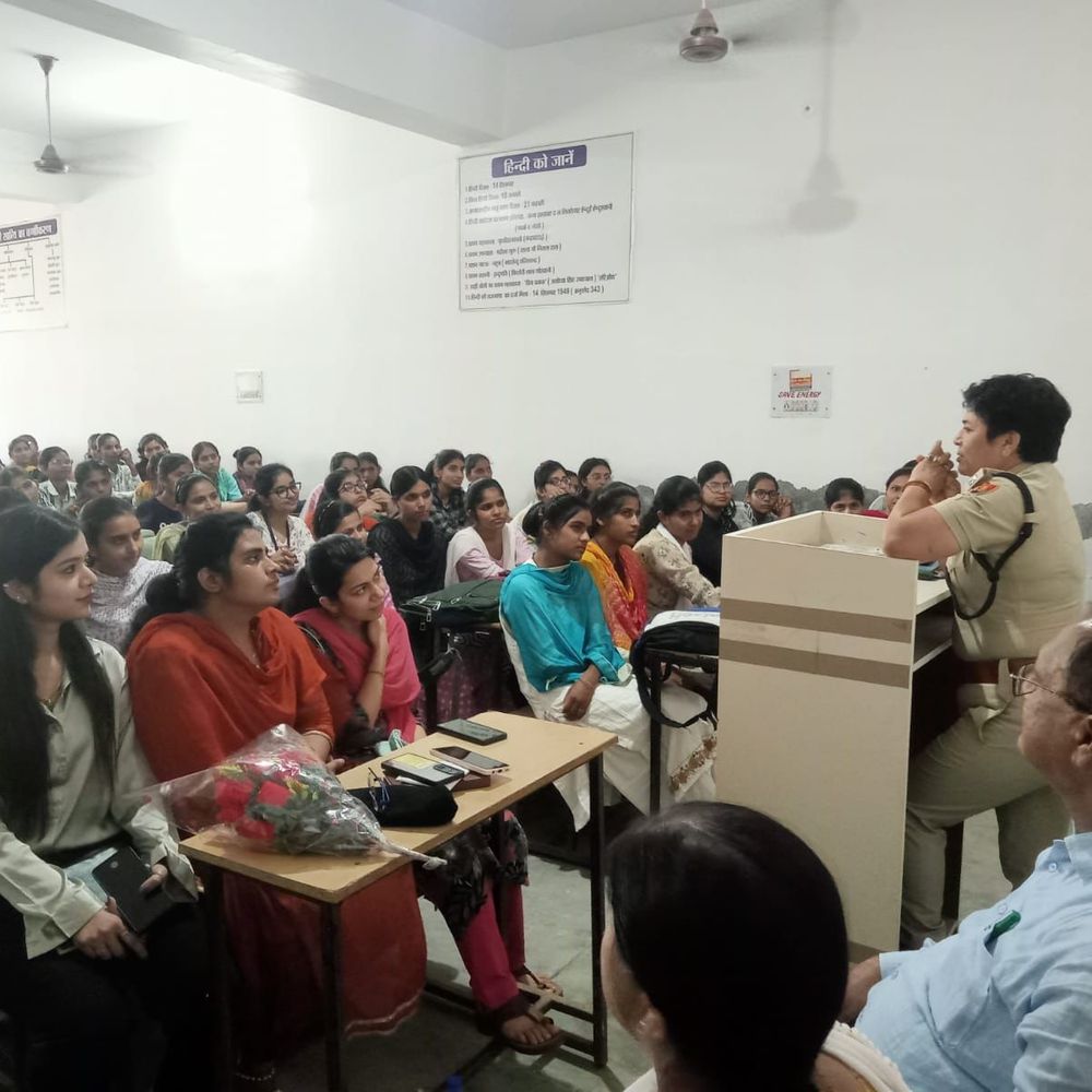 हांसी पुलिस का महिला सुरक्षा को लेकर अभियान:  स्टूडेंट को सिखाए आत्मरक्षा के गुर, साइबर क्राइम से बचाव के दिए टिप्स – Hansi News