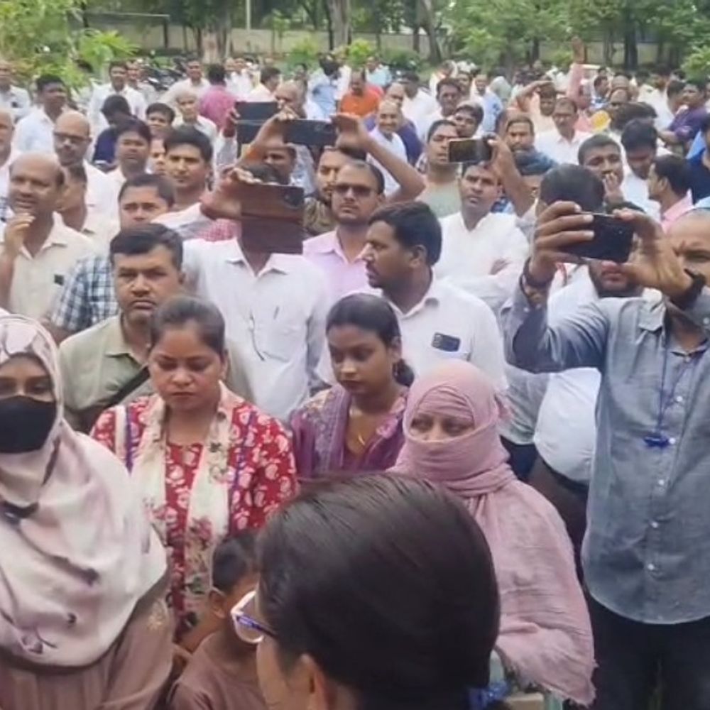 टीईटी पास करने की अनिवार्यता पर शिक्षकों का विरोध:शिक्षकों ने PM को भेजा ज्ञापन, 2 साल में परीक्षा पास करने की शर्त हटाने की मांग