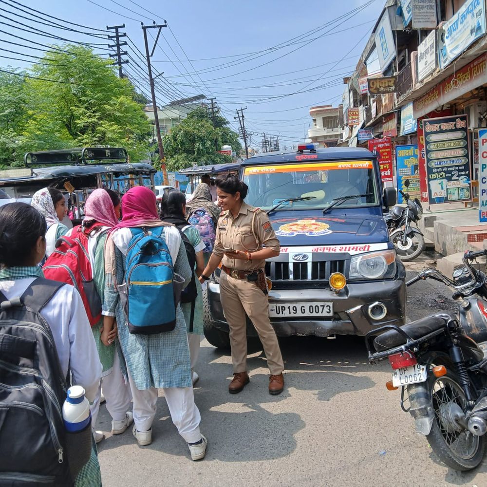 शामली में महिला सुरक्षा के लिए विशेष पहल:स्कूल-कॉलेज के बाहर लड़कियों ओर महिलाओं की सुरक्षा में पॉइंट पर तैनात रहेगी शक्ति मोबाइल टीम