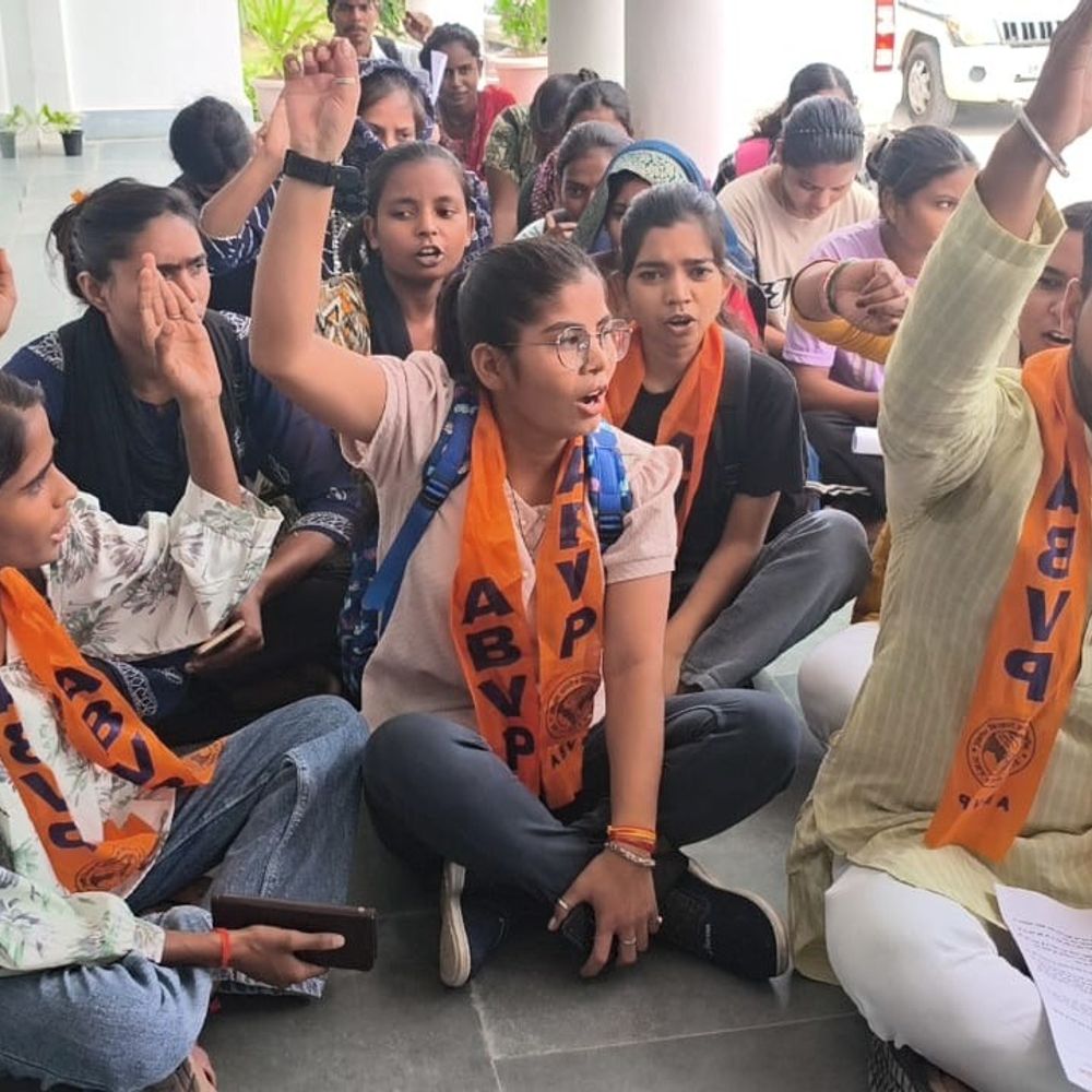 अमेठी के पैरामेडिकल कॉलेज में फर्जीवाड़ा:छात्राओं से 2 लाख तक वसूले, पेपर नहीं दिलाया; 3 आरोपी जेल में