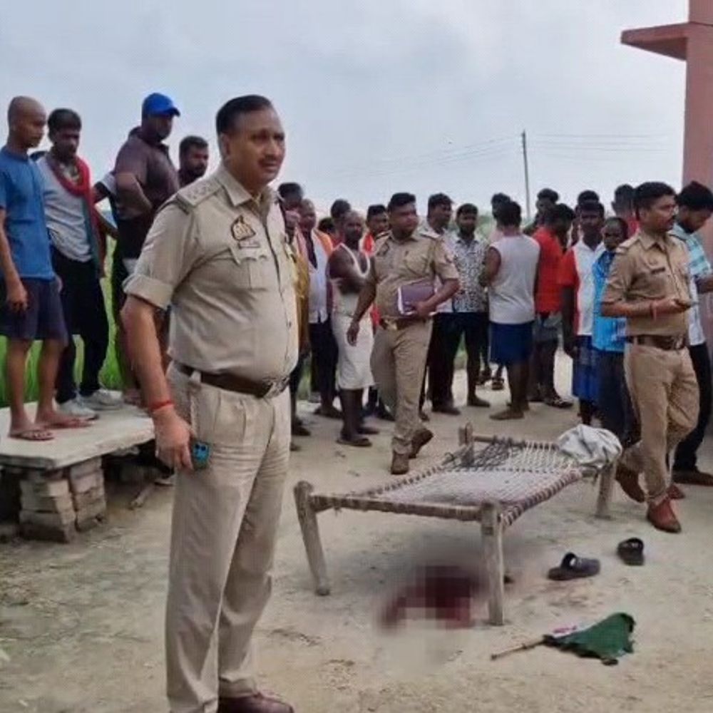 गाजीपुर में खेत में सो रहे किसान की हत्या:चारपाई पर मिला खून से लथपथ शव, कनपटी पर चोट का निशान