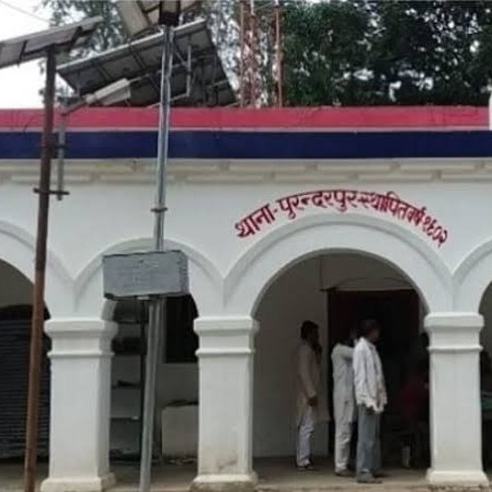 25 साल पुराने मामलों में फैसला:मारपीट और अश्लील गीत गाने के आरोपियों को एक दिन की न्यायिक हिरासत और जुर्माना