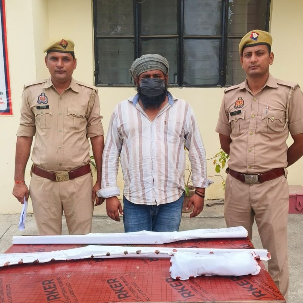 रामपुर में गुरुद्वारे में फायरिंग करने वाला आरोपी गिरफ्तार:2 लाइसेंसी बंदूक और 22 कारतूस बरामद; भेजा जेल
