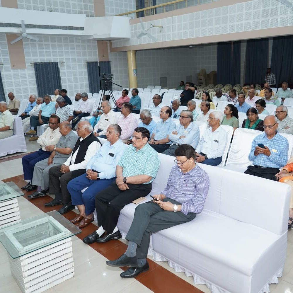 लखनऊ में अभियंता दिवस मनाया गया:सर विश्वेश्वरैया की 165वीं जयंती पर 200 से अधिक इंजीनियर्स जुटे