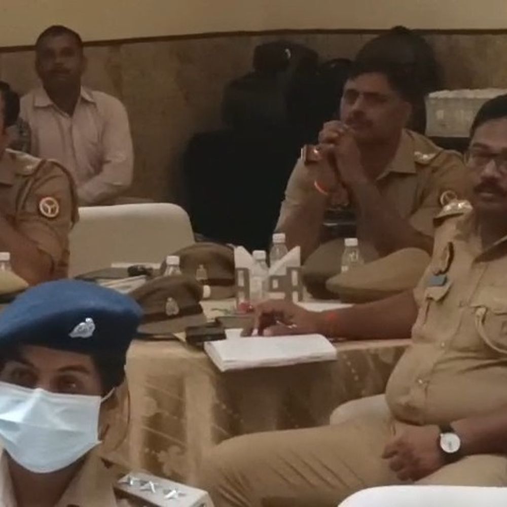 मथुरा में तेल कंपनियों की पाइपलाइन सुरक्षा पर बैठक:तेल चोरी पर एनएसए के तहत कार्रवाई होगी, एसएसपी ने दी चेतावनी