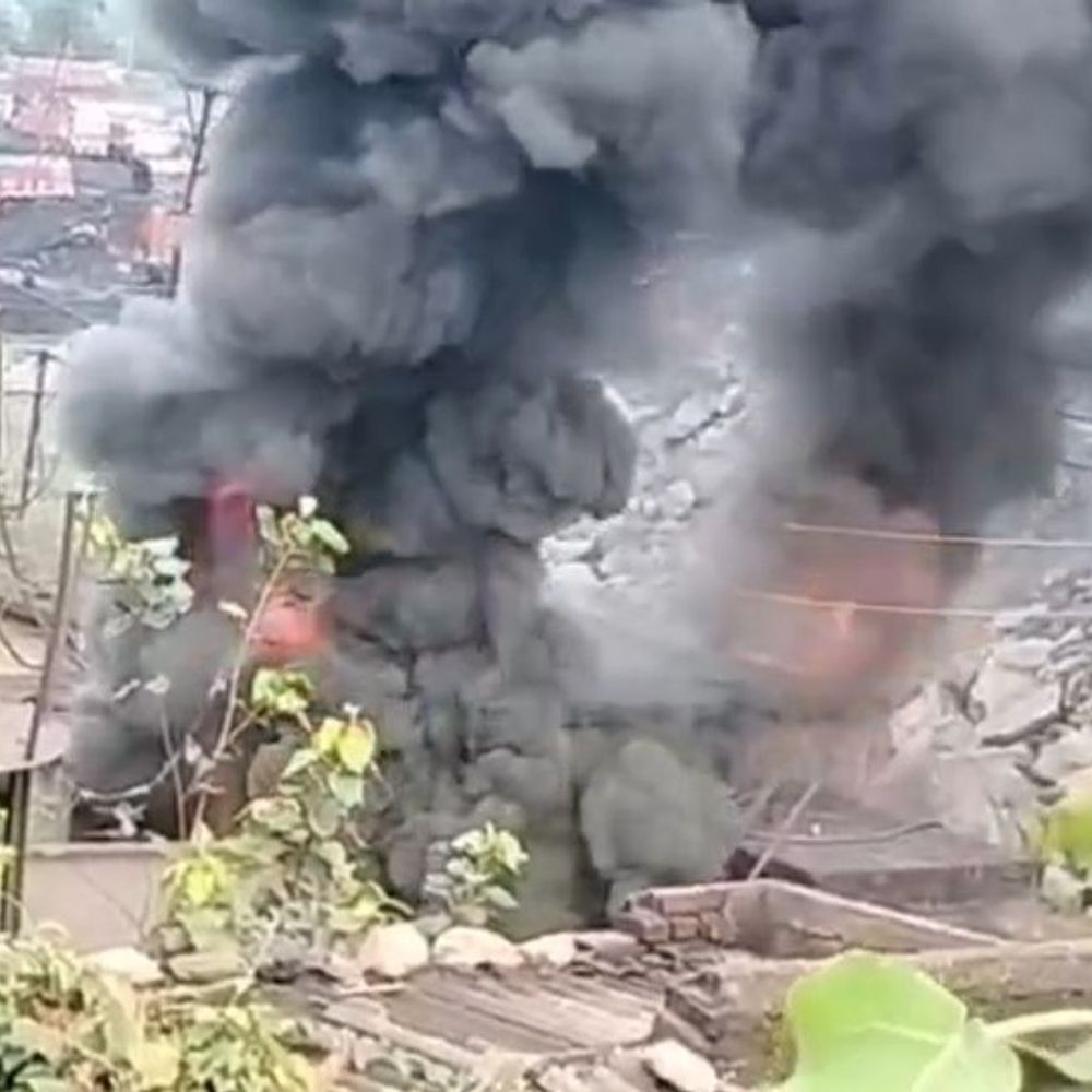 बीसीसीएल की बांसजोडा कोलियरी में आग:  CHP ट्रांसफार्मर हाउस में लगी आग से उत्पादन प्रभावित, दमकल की टीम ने पाया काबू – Dhanbad News