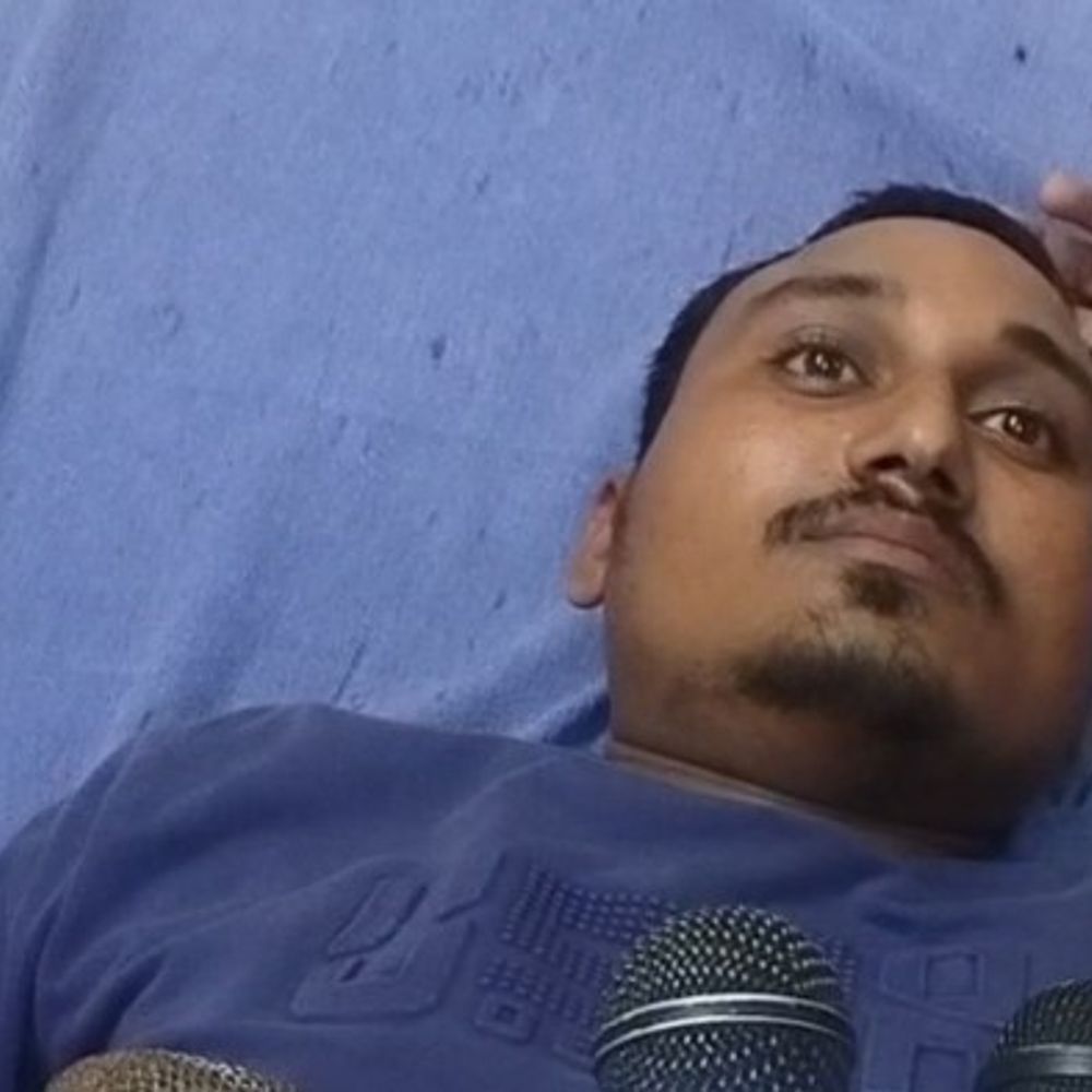 कुशीनगर में दबंगों ने युवक को पीटा:लाठी-डंडों से किया हमला, मेडिकल कॉलेज में भर्ती; परिजनों का पुलिस पर तहरीर बदलने का आरोप