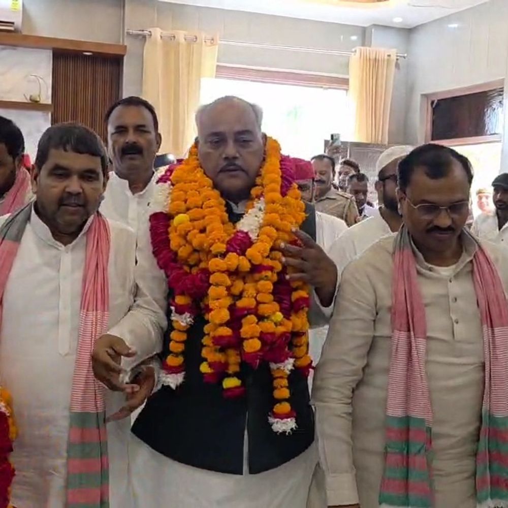 पुलिस एनकाउंटर नहीं करती, हिरासत में गोली मारती है:गोंडा में सपा MLC लाल बिहारी बोले- थानों में अवैध हथियार, गांजा-शराब भांग रखी मिलेगी