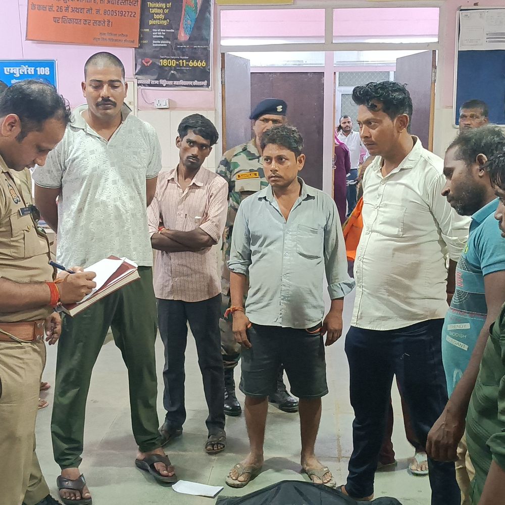 बाइक की पेड़ से टक्कर में युवक की मौत:कौशांबी में मेले से लौटते समय हुआ हादसा, पोस्टमार्टम के लिए भेजा शव