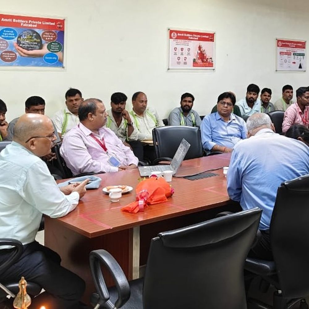 अयोध्या में ट्रक ड्राइवरों के लिए लगा स्वास्थ्य शिविर:टीबी की हुई जांच, हर महीने मुफ्त दवाएं और 1000 रुपए मिलेंगे