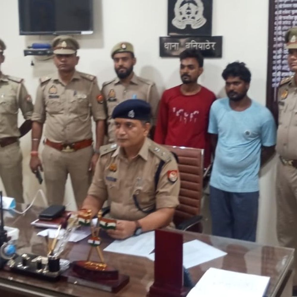 बदायूं के दो लुटेरे संभल में गिरफ्तार:दंपति से लूटे गए जेवरात बरामद, तमंचा-कारतूस भी मिले; एक आरोपी फरार