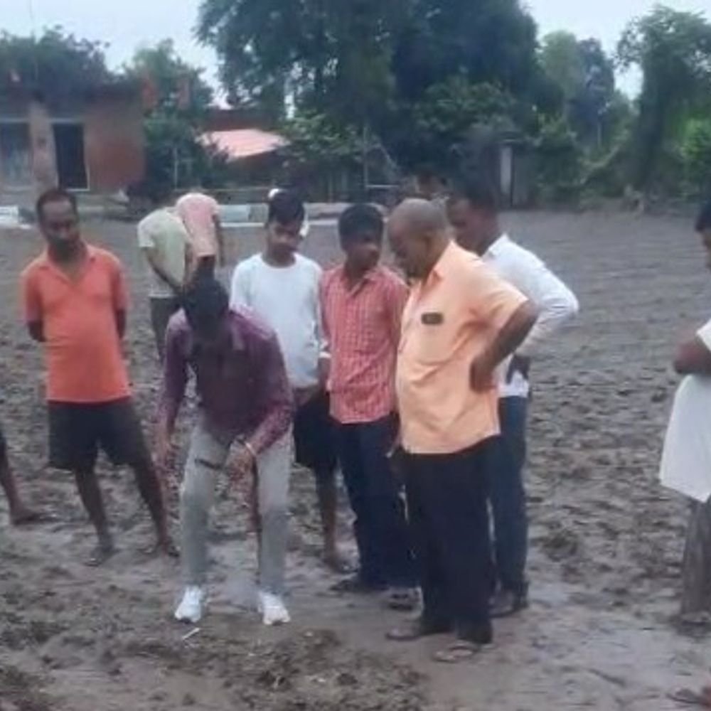 सीतापुर में बाघ-तेंदुए के मिले पगचिह्न:महोली और एलिया के ग्रामीणों में दहशत, वन विभाग कर रहा जांच