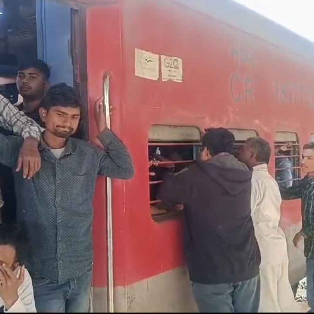 दशहरा-दिवाली पर ट्रेनों में बुकिंग फुल:मुंबई-जौनपुर रूट पर 226 तक वेटिंग, रेलवे चलाएगा स्पेशल ट्रेनें