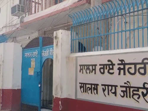 पटना साहिब गुरुद्वारा के गेस्ट हाउस से मिले हथियार:4 पंजाबी युवक धराए, 3 विदेशी पिस्तौल-5 कारतूस जब्त; मेटल डिटेक्टर से जांच के बाद मिलती एंट्री