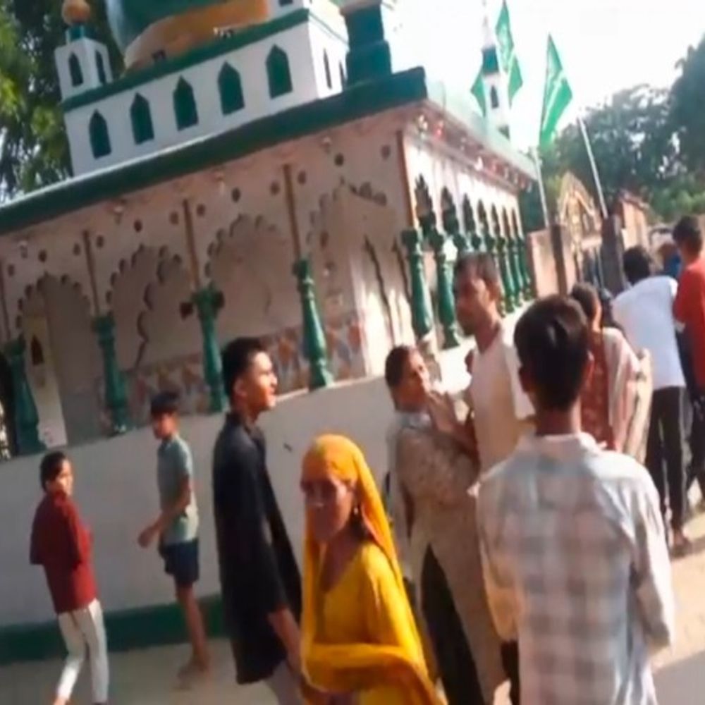 सुलतानपुर में अवैध खड़ंजा निर्माण को लेकर हिंसक झड़प:प्रधान प्रतिनिधि समेत दो लोगो को लोहे की रॉड से घायल, 9 लोगों के खिलाफ मामला दर्ज