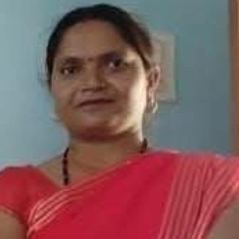 जलालाबाद में ट्रक-कार की टक्कर में शिक्षिका की मौत:हादसे में पति घायल, पीछे की सीट पर बैठा बेटा बचा, बरेली रेफर