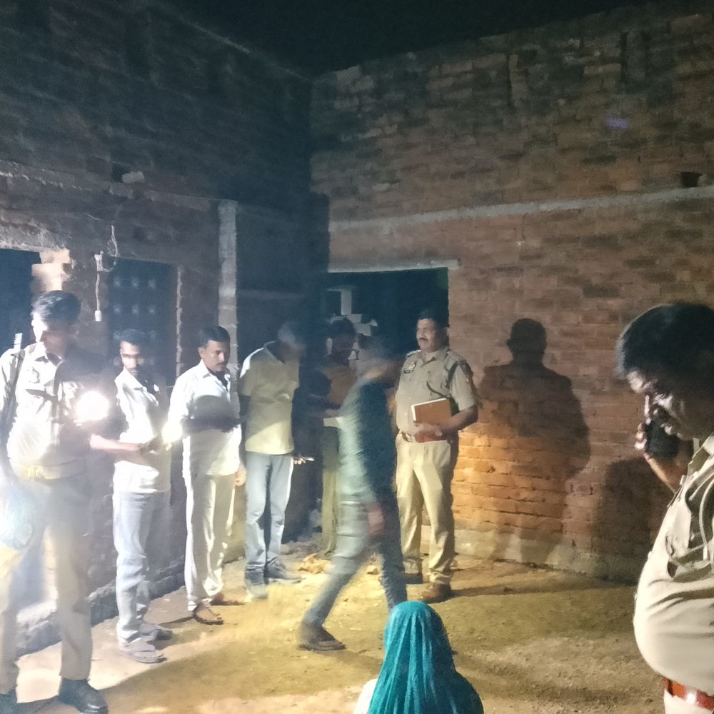 झांसी में पारिवारिक विवाद के दौरान वृद्ध की मौत:छत से फेंकी गई ईंट लगने से हुआ हादसा, आरोपी गिरफ्तार