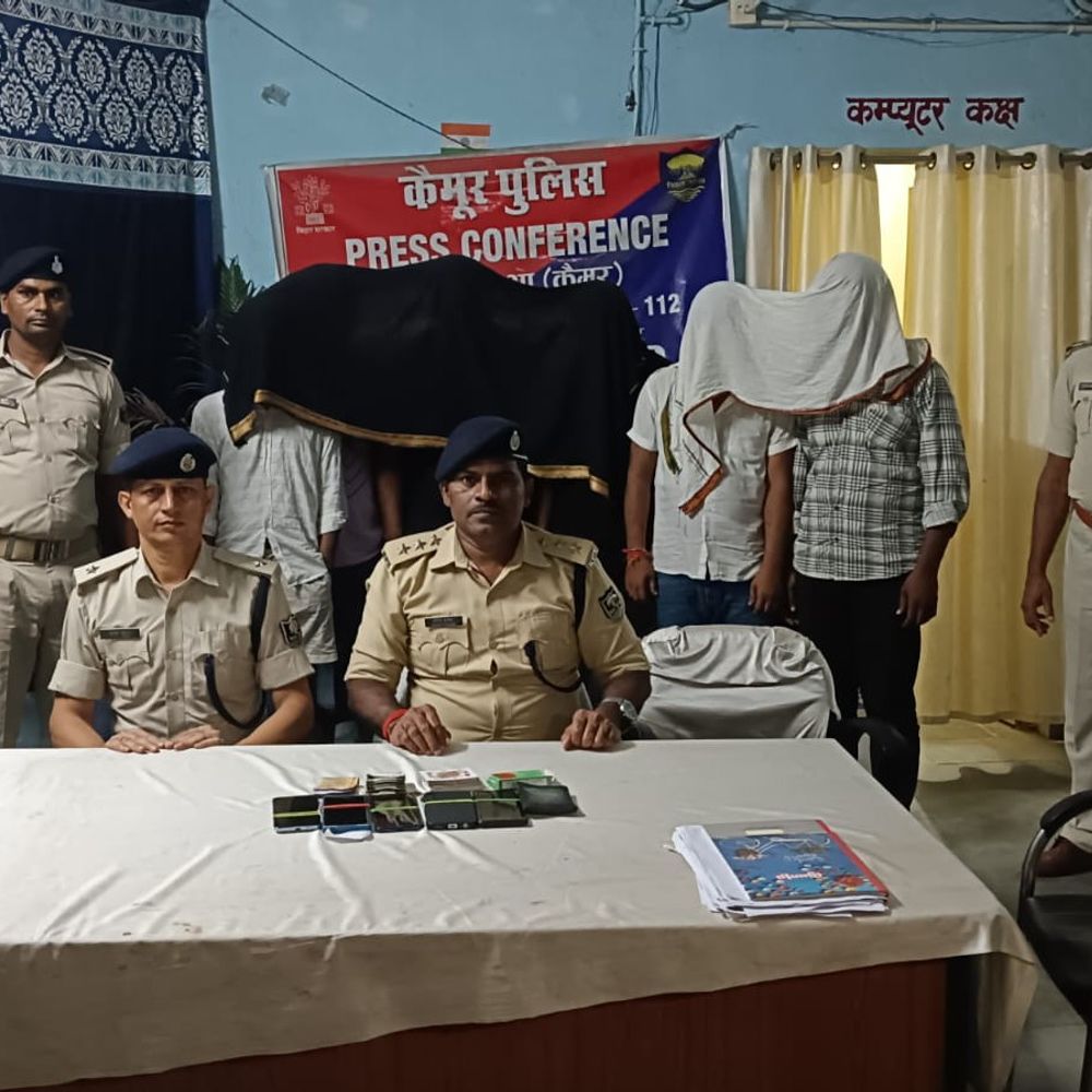 पटेल कॉलेज के पीछे जुआरियों पर पुलिस का एक्शन:कैमूर में 6 गिरफ्तार, 7 बाइक और 20 हजार रुपए जब्त