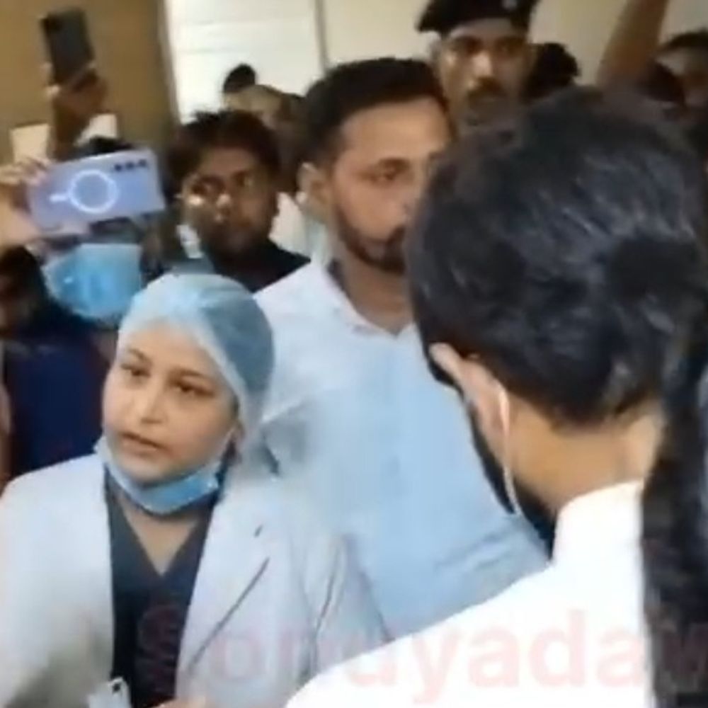 सांसद को समस्या बताने पर नर्सिंग अधिकारी को नोटिस:कहा था-चाइल्ड केयर लीव नहीं मिलती, आदित्य यादव ने लिखा- मेडिकल कॉलेज का हाल देखिए