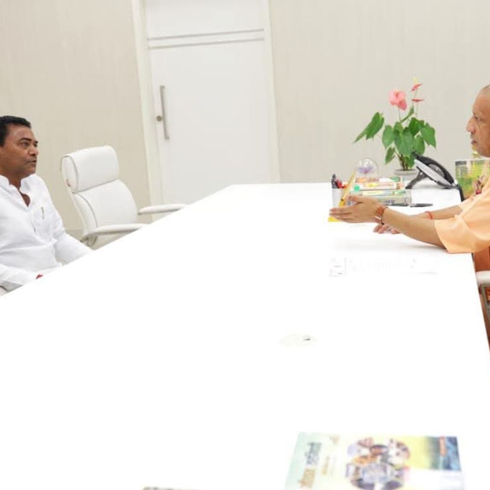 माधौगढ़ विधायक ने सीएम योगी से की मुलाकात:सड़क, स्वास्थ्य और शिक्षा समेत कई मुद्दों पर चर्चा, पचनद बैराज पर भी दिया जोर