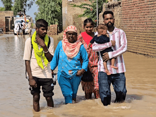 फाजिल्का में फिर बढ़ा सतलुज का जलस्तर:  सड़क से संपर्क टूटा, फसलें डूबी; लोग बोले-पाकिस्तान ने पानी छोड़ा – Fazilka News