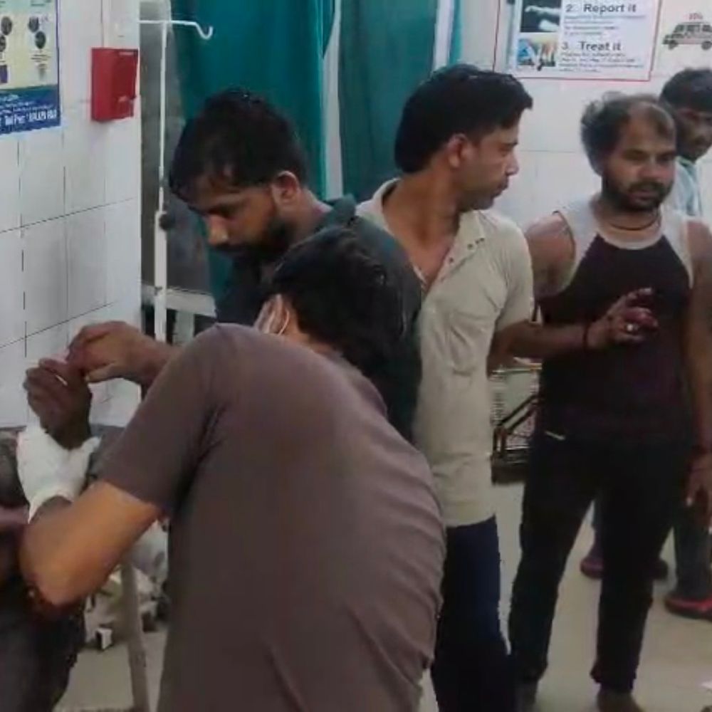 बच्चों के विवाद में दो पक्षों में हिंसक झड़प:बिजनौर में धारदार हथियारों से हमला, तीन घायल; एक को मेरठ रेफर किया