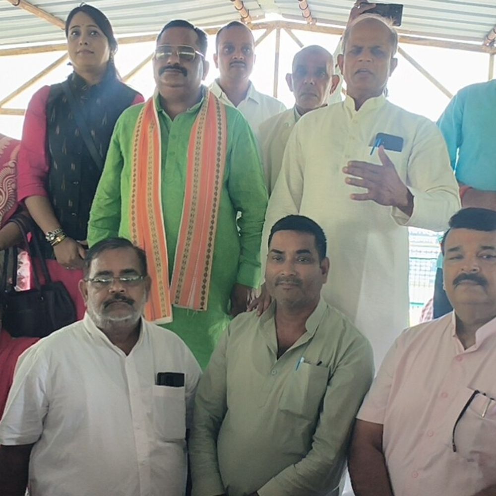 आजमगढ़ में टीचर्स ने किया प्रदर्शन:टेट की अनिवार्यता के खिलाफ जताया विरोध, सरकार से मामले में दखल देने की मांग