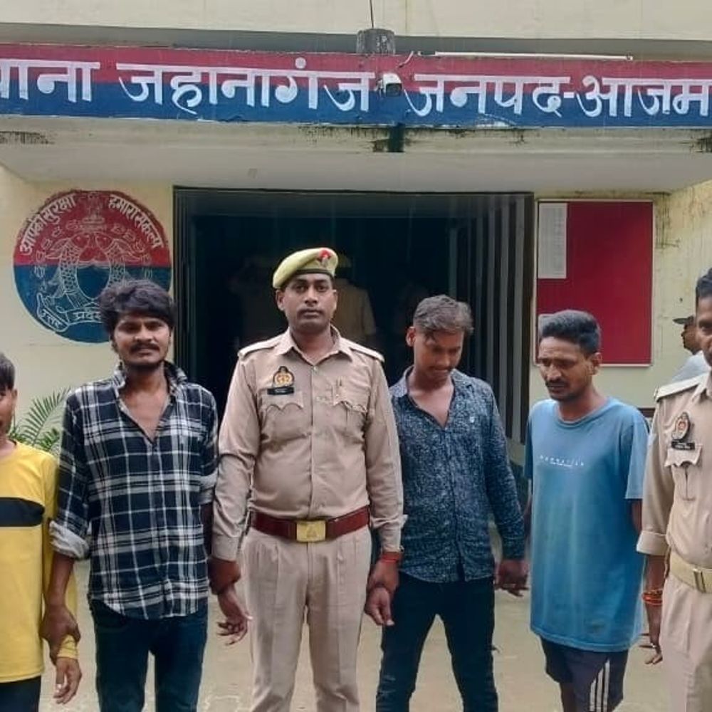 आजमगढ़ में प्रतिबंधित पशुओं के साथ चार गिरफ्तार:प्रतिबंधित पशुओं को काटकर करते थे बिक्री तलाश में जुटी थी पुलिस