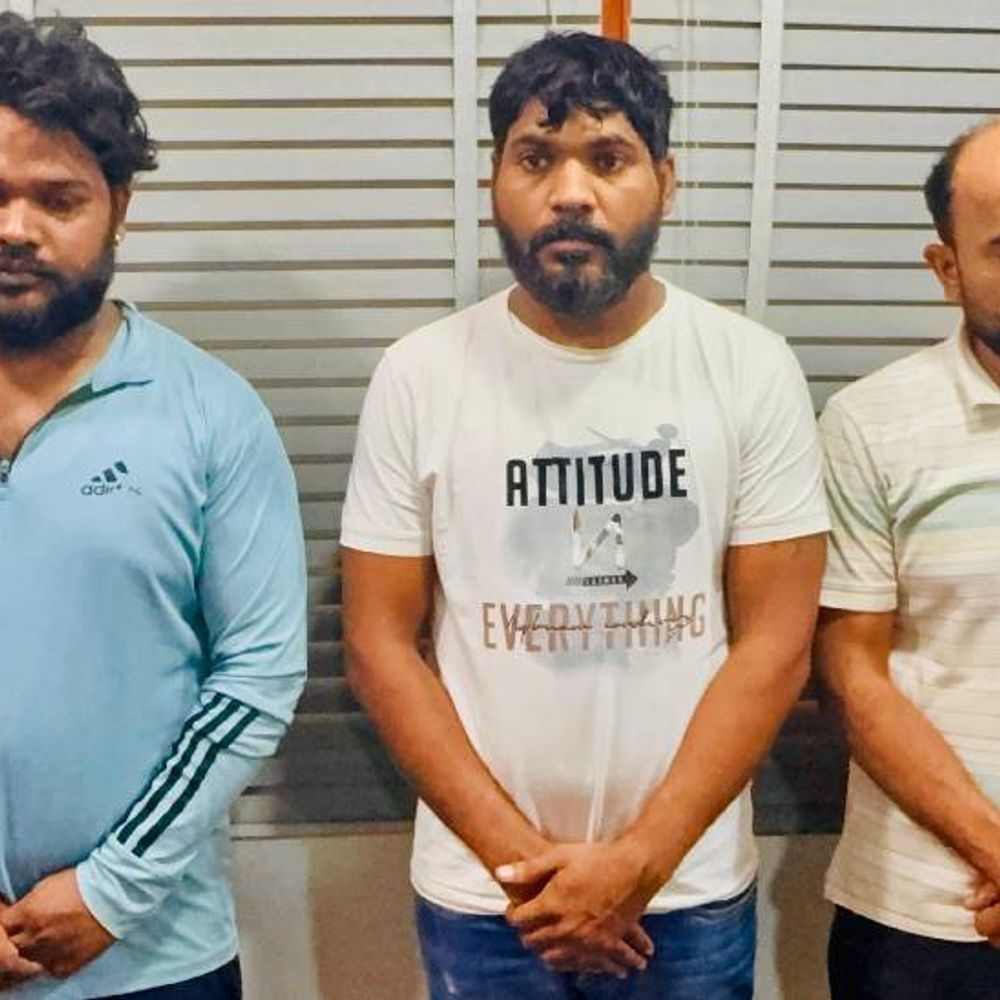 ATM कार्ड बदल ठगी करने वाले 3 शातिर गिरफ्तार:औरैया में टोल टैक्स का बूम तोड़ कर भागे थे, मदद के बहाने जानते थे पिन नंबर