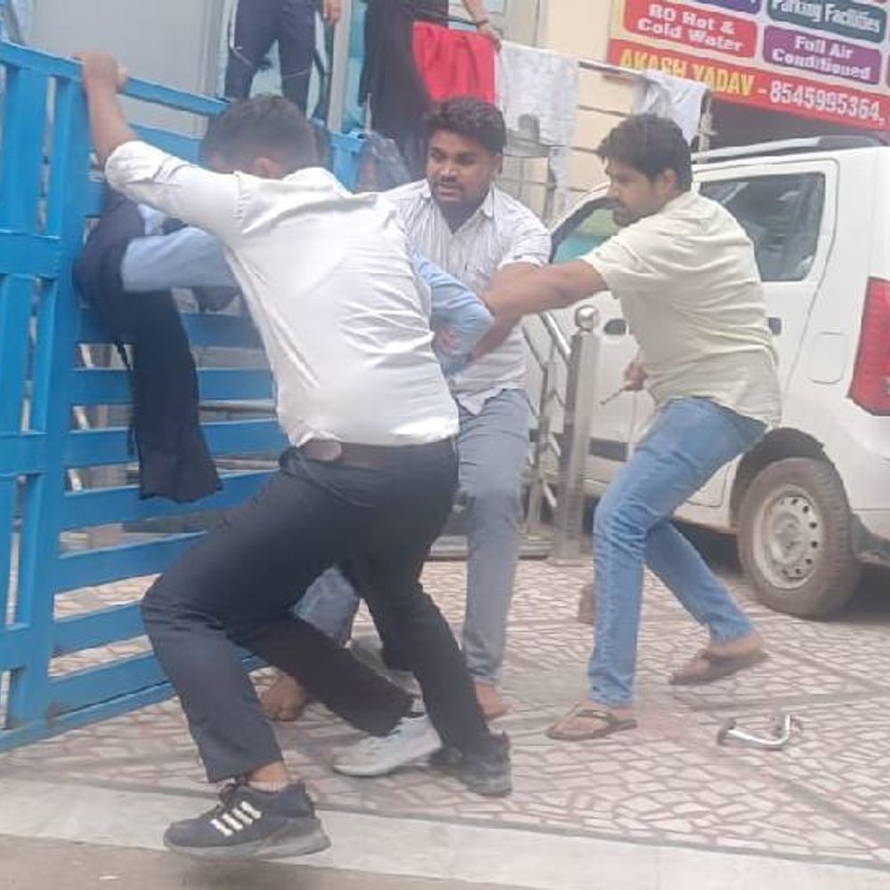 कल्याणपुर में हास्पिटल संचालक को डॉक्टरों ने पीटा:पैसा वापस मांगने पर बंधक बनाया, कल्याणपुर थाने में आरोपियों के खिलाफ FIR