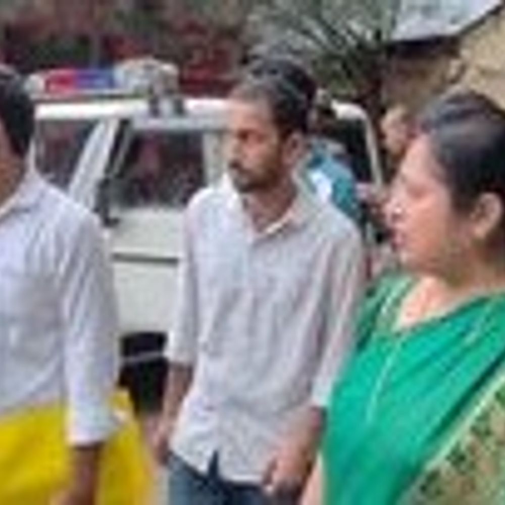 छात्र को पिटाई करने वालों की जल्द गिरफ्तारी की मांग:इंजीनियरिंग कॉलेज में हॉकी-स्टिक से बुरी तरह मारा था, गंभीर स्थिति में चल रहा इलाज