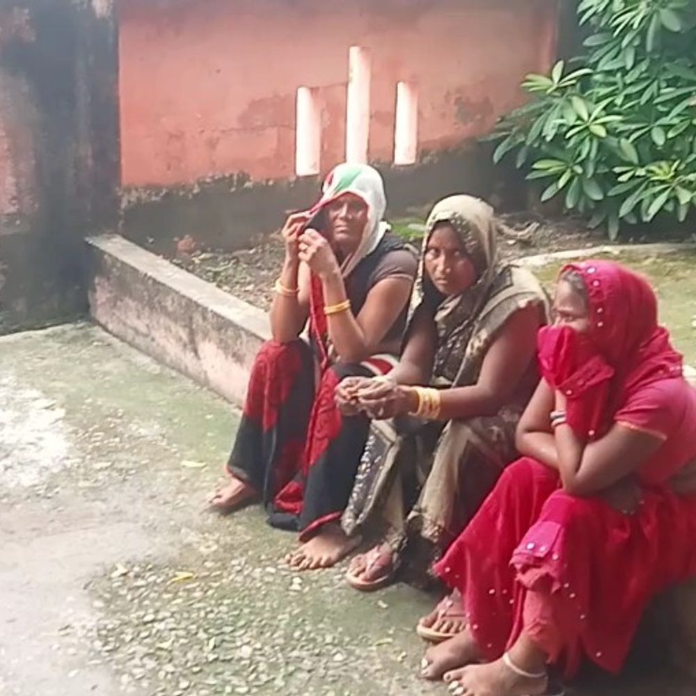 मानसिक बीमारी से पीड़ित महिला ने लगाई फांसी:चित्रकूट में घर पर अकेली रह रही महिला ने की आत्महत्या, तीन बेटे और एक बेटी