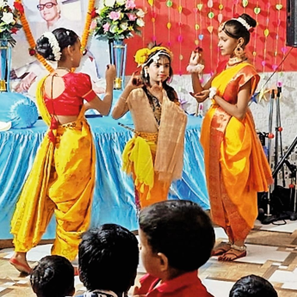 हर्षोल्लास के साथ मनाया गया प्रभात संगीत दिवस