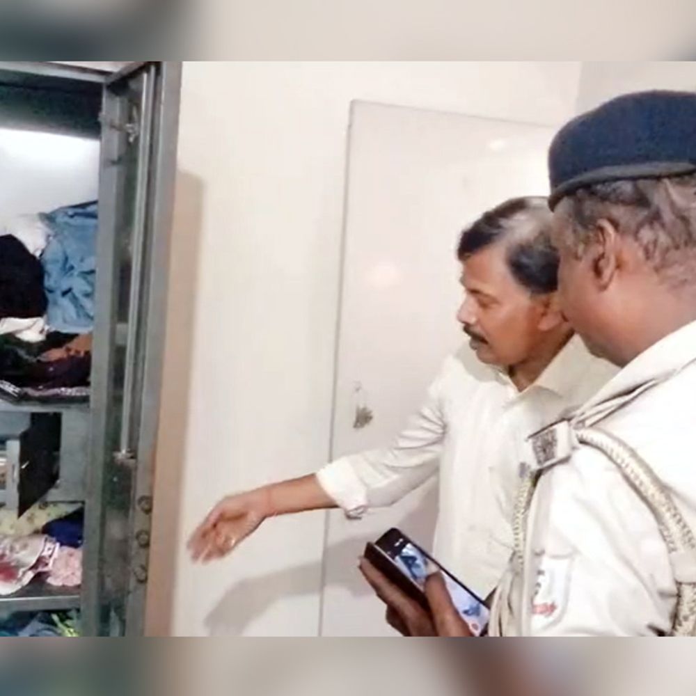 कारोबारी के फ्लैट से 10 लाख के जेवरात-नगदी चोरी:  जमशेदपुर में दिनदहाड़े हुई वारदात, पूरा परिवार गया था पूजा के लिए वर्कशॉप – Jamshedpur (East Singhbhum) News