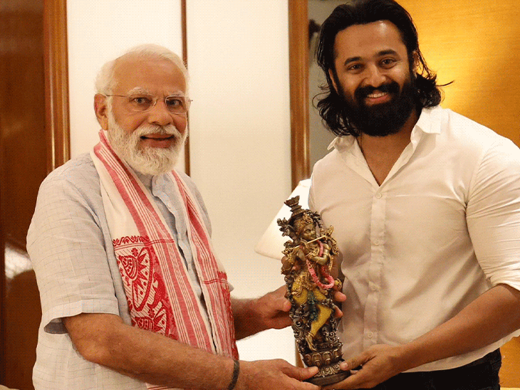 जन्मदिन पर पीएम मोदी की बायोपिक ‘मां वंदे’ का ऐलान:फिल्म 'मार्को' के एक्टर उन्नी मुकुंदन निभाएंगे पीएम का रोल