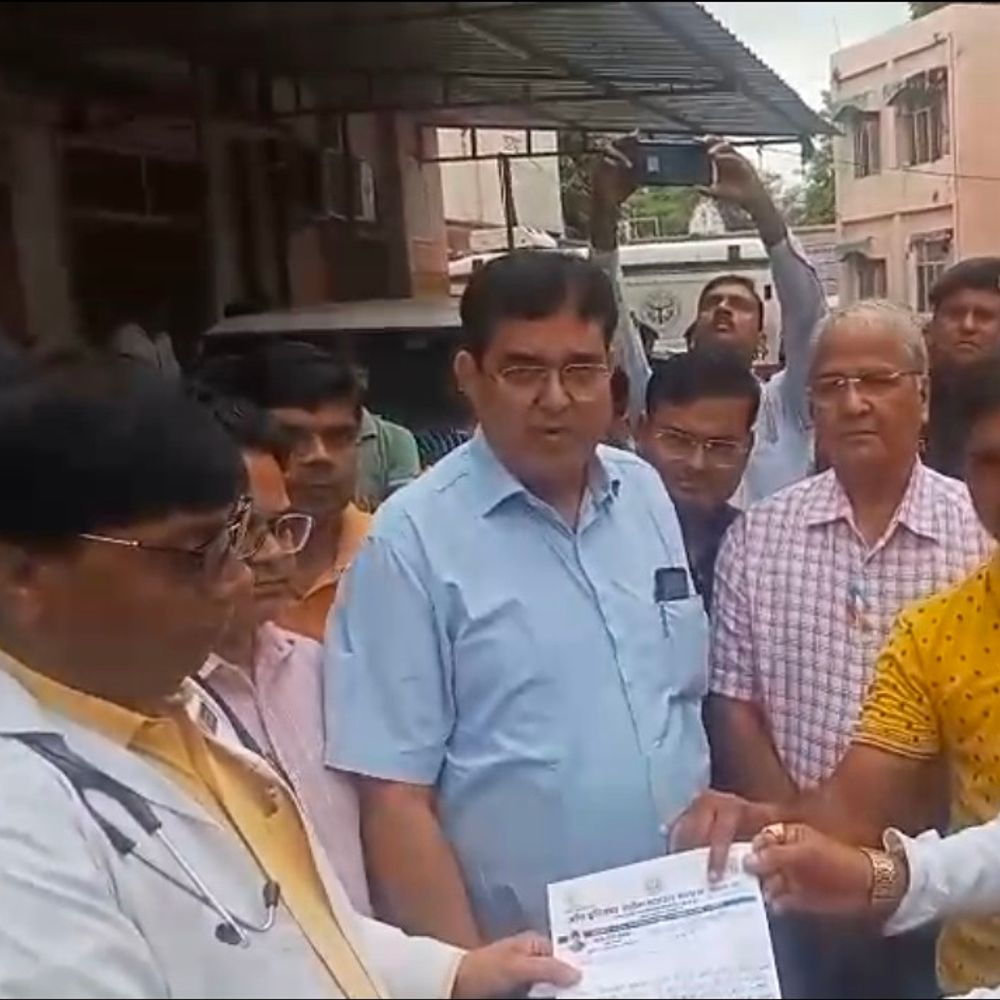 रायबरेली स्वास्थ्य विभाग पर गंभीर आरोप:अनियमितता और कमीशनखोरी के खिलाफ प्रदर्शन, जांच के आदेश