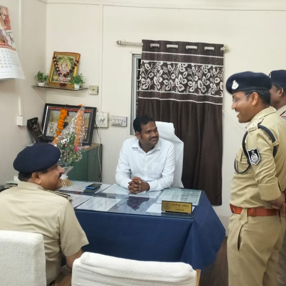 खरगोन एसपी ने किया 5 थाने-चौकियों का निरीक्षण:क्राइम फाइलें देखीं; सीसीटीवी सुधारने और त्योहारों में अलर्ट रहने के निर्देश दिए