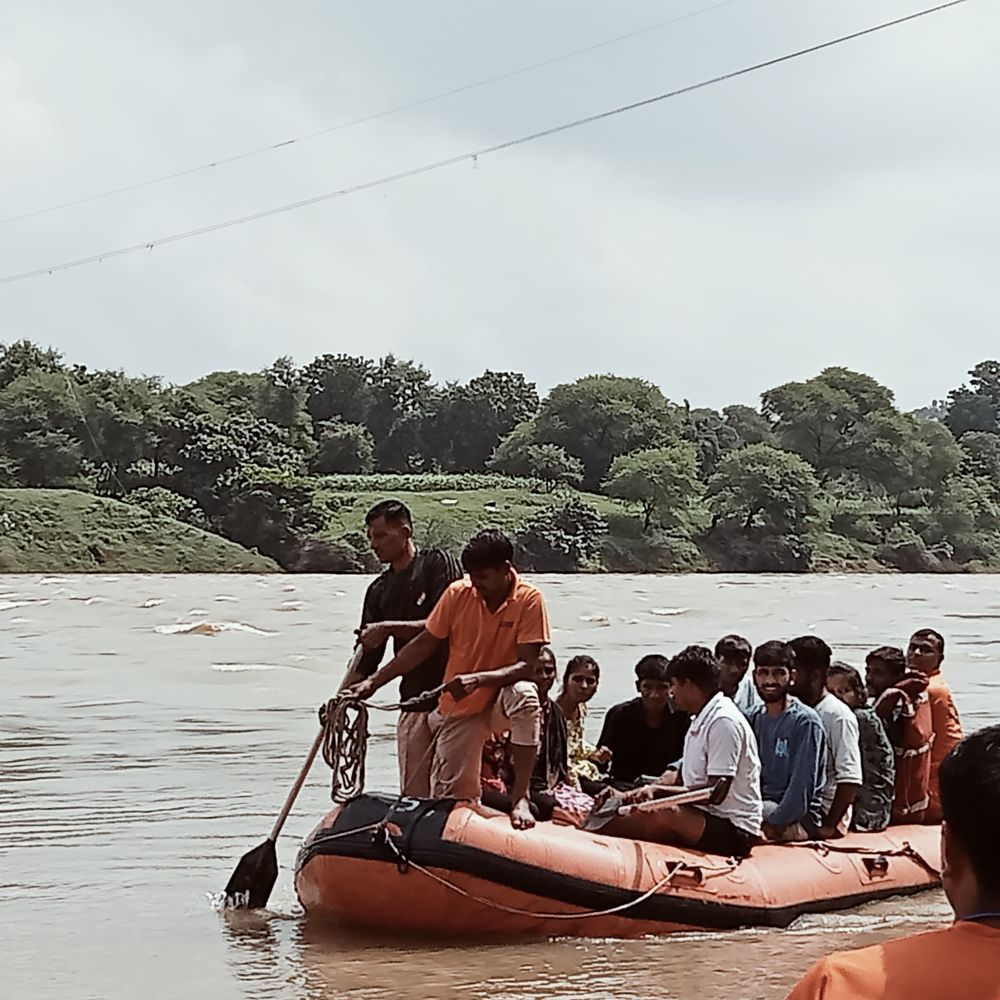 झालावाड़ में एसडीआरएफ बनी मददगार:बारिश में लोगों को बचाया, डेड बॉडी भी निकाली; 2 टीमें 30 सितंबर तक रहेंगी तैनात