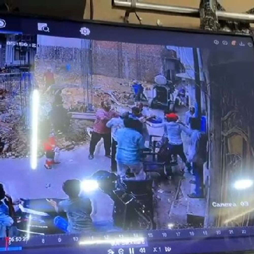 मेरठ में मकान निर्माण पर विवाद, युवक पर चाकू हमला:पूरी घटना सीसीटीवी में कैद, पुलिस ने शुरू की जांच