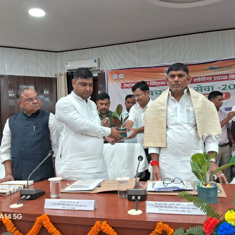 बांका में विकास योजनाओं की समीक्षा, महिला संवाद पर फोकस:प्रभारी मंत्री सुरेंद्र मेहता ने अधिकारियों को पारदर्शिता के साथ योजनाएं लागू करने का दिया निर्देश