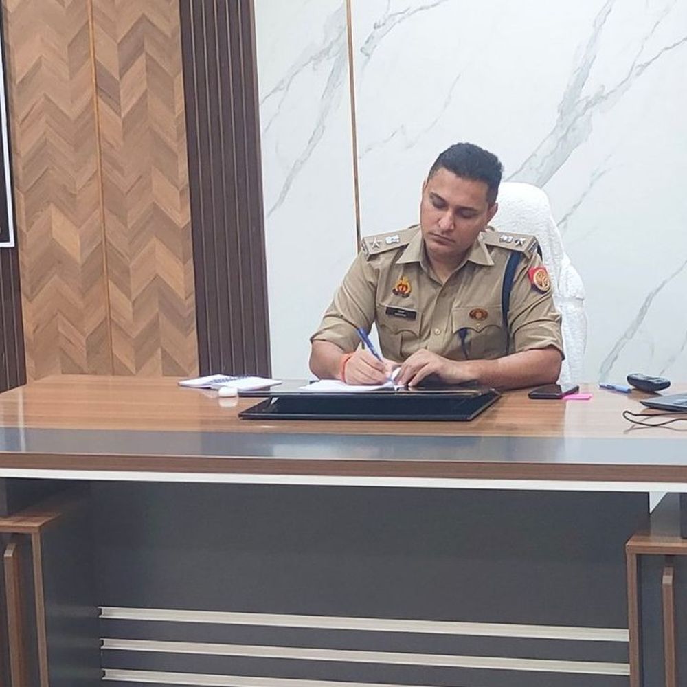 दीपक भूकर प्रतापगढ़ के नए SP:डॉ. अनिल कुमार आजमगढ़ के SSP बने, ब्लॉक प्रमुख को जेल भिजवाने से चर्चा में आए थे