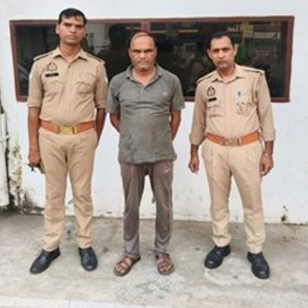 मेरठ में मंदिर से चोरी, नागदेवता बरामद:रेलवे रोड पुलिस ने आरोपी को पकड़ा, पहले भी दर्ज हैं कई मुकदमे