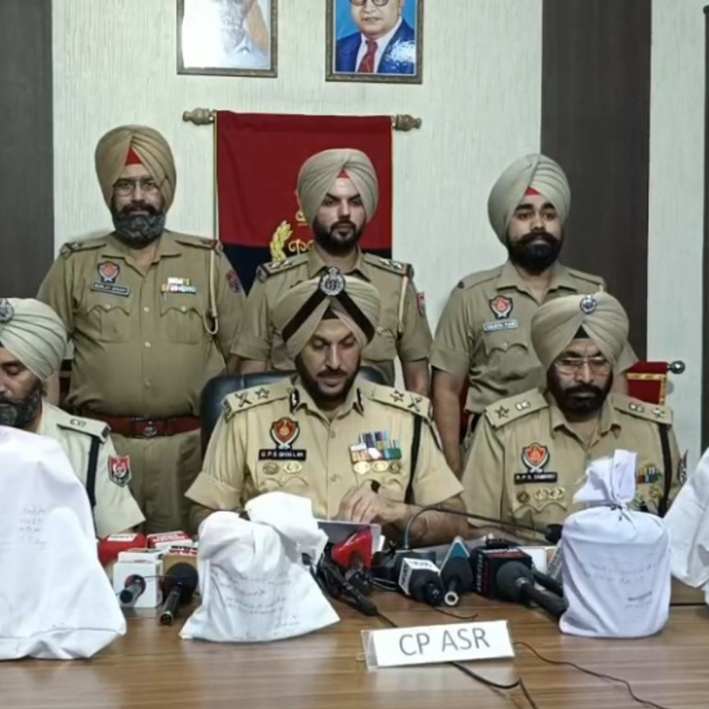अमृतसर में महिला टीचर समेत 6 तस्कर गिरफ्तार:  9 किलो हेरोइन बरामद, पाकिस्तान से ड्रोन के जरिए मंगवाई – Amritsar News