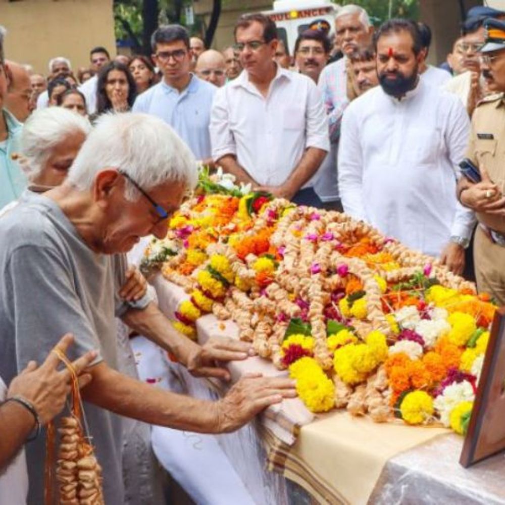 अहमदाबाद प्लेन क्रैश, कैप्टन सभरवाल के पिता का आरोप:AAIB ने सिर्फ पायलट की गलतियां बताईं, चुनिंदा जानकारी लीक करके बेटे की छवि खराब की